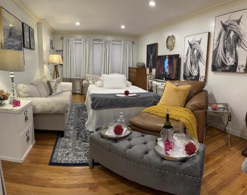 Welcoming Private Suite with French Touches Welcoming Private Suite with French Touches