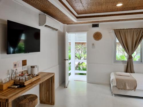Standard Double or Twin Room image 10