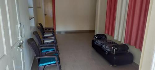 One-Bedroom Apartment image 4