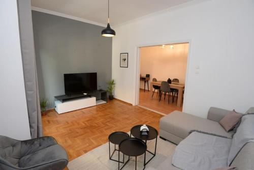 Minimal apartment in koukaki, Athens