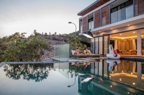 Nha Trang Oceanfront Luxury Villa Anh Nguyen