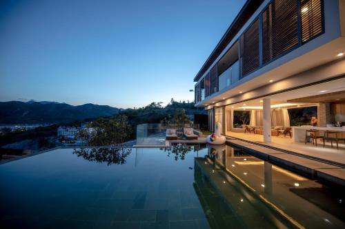 Nha Trang Oceanfront Luxury Villa Anh Nguyen