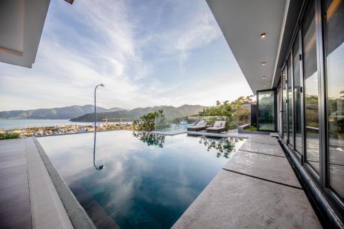 Nha Trang Oceanfront Luxury Villa Anh Nguyen