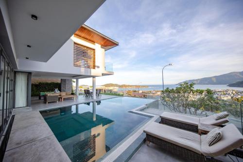 Nha Trang Oceanfront Luxury Villa Anh Nguyen