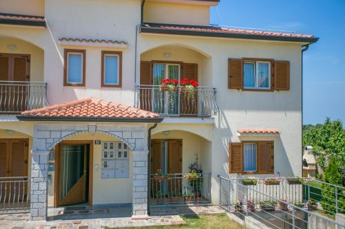 Apartment Lorena Radosi with Balcony