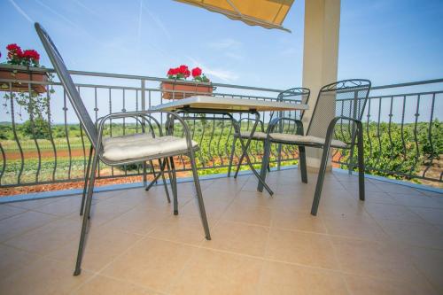 Apartment Lorena Radosi with Balcony