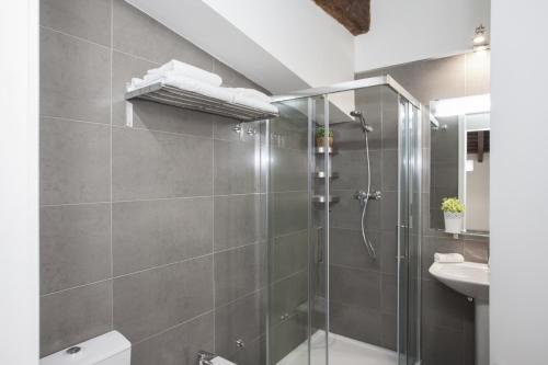 One-Bedroom Apartment image 10