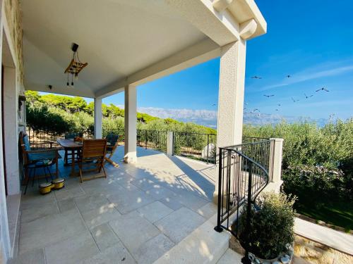 Unique villa in olive field with salted swimming pool-Villa Frida