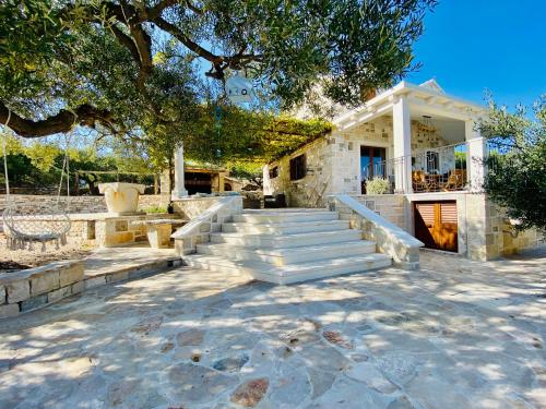 Unique villa in olive field with salted swimming pool-Villa Frida