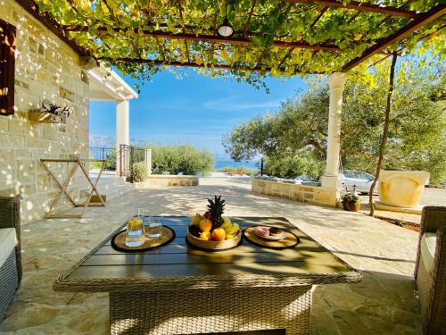 Unique villa in olive field with salted swimming pool-Villa Frida