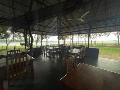 ห้องอาหาร, Hotel Lake Park in โปลอนนารุวา