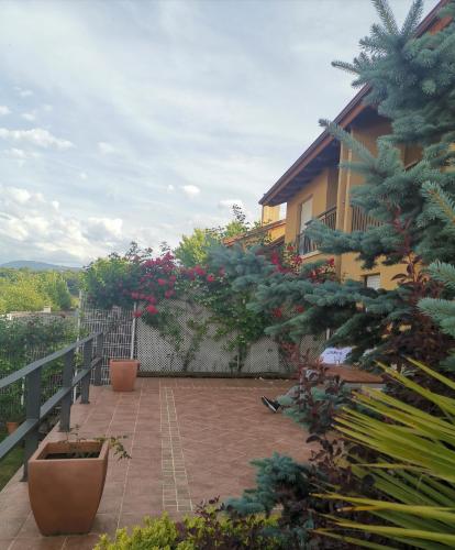 Dārzs, Estancia con jardín entre golf y monte - cerca Logroño (Estancia con jardin entre golf y monte - cerca Logrono) in Sojuela