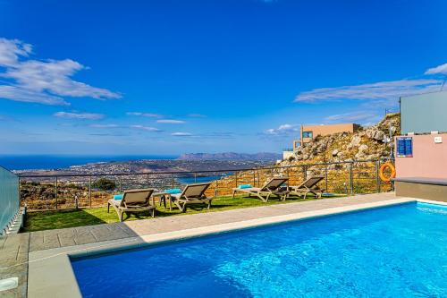 Villa Mari Chania, with private ecologic pool and amazing view!