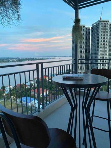 1 Bedroom - 1Bath Unit, with Balcony, River View