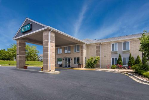 Quality Inn Aurora-Naperville Area - Accommodation - Aurora