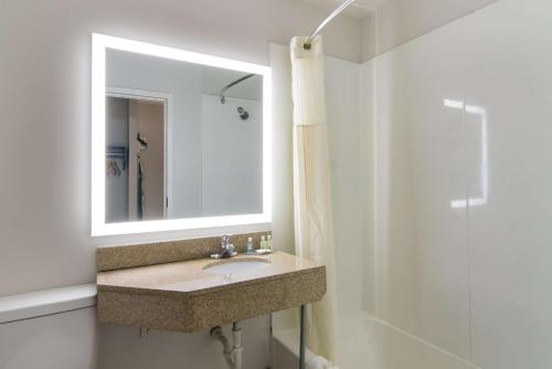 Quality Inn Aurora - Naperville Area