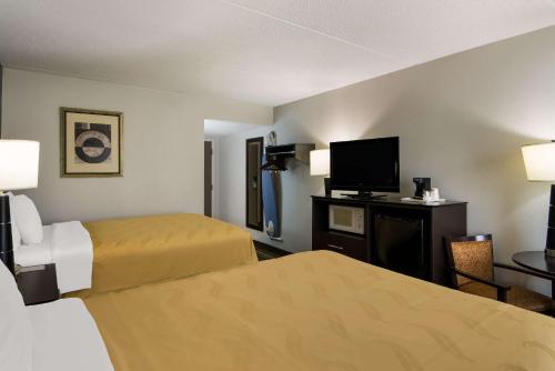 Quality Inn Aurora-Naperville Area - image 8