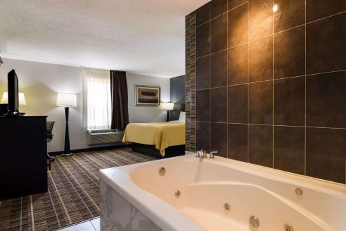 Quality Inn Aurora - Naperville Area