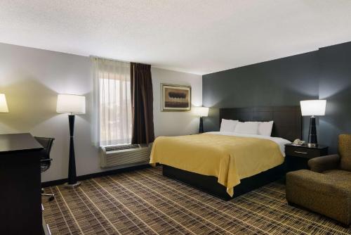 Quality Inn Aurora - Naperville Area