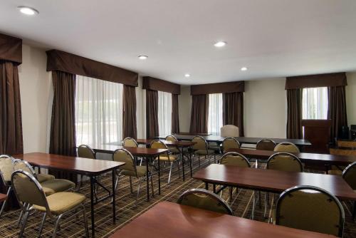 Quality Inn Aurora - Naperville Area