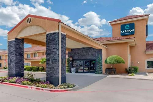 Clarion Inn & Suites DFW North