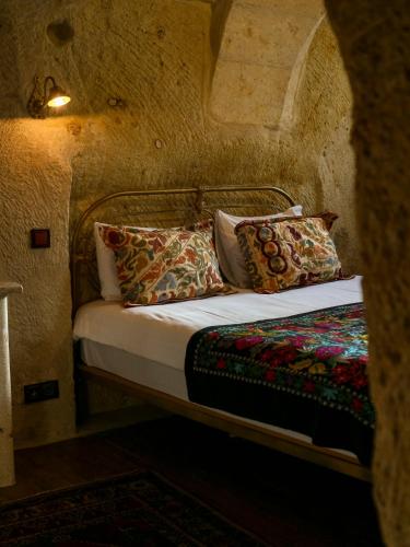 Canela Cave Hotel - Cappadocia Room Type - Honeymoon Cave Suite with Spa Bath