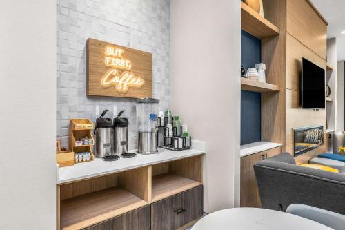 مطعم, La Quinta Inn & Suites by Wyndham San Jose Airport-Downtown in مركز مدينة سان خوسيه