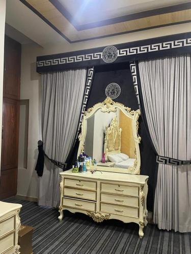 Warraich villa gt raod gujrat entire in Gujrat (Punjab)