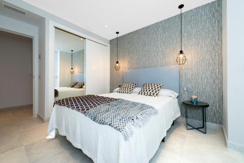 Modern 2 Bedroom Apartment with Sea Views in Playas del Duque - Puerto Banús - image 10