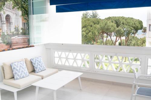 Modern 2 Bedroom Apartment with Sea Views in Playas del Duque - Puerto Banús - image 3