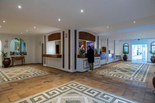 Modern 2 Bedroom Apartment with Sea Views in Playas del Duque - Puerto Banús - image 12