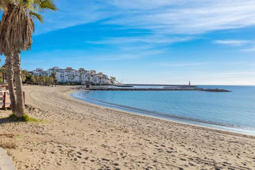 Modern 2 Bedroom Apartment with Sea Views in Playas del Duque - Puerto Banús - image 11