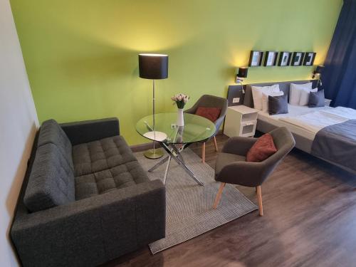 RiverCity Apartments - main image