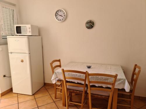 One-Bedroom Apartment image 10