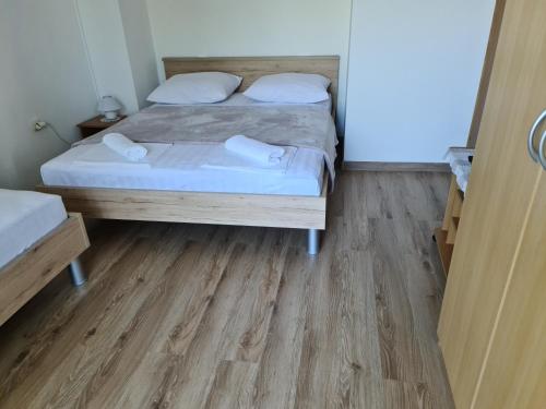 One-Bedroom Apartment image 9