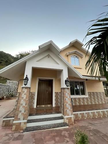 3 bedrooms, 4 beds