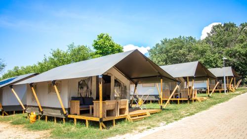 Zunanjost, Easyatent Camping Porto Sole in Petalon