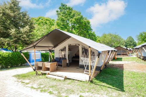 Zunanjost, Easyatent Camping Porto Sole in Petalon