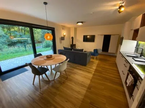 Luxuriöses rollstuhlgerechtes Ferienapartment A1 mit umzäunten Garten, 65qm in Amtsberg, Deutschland