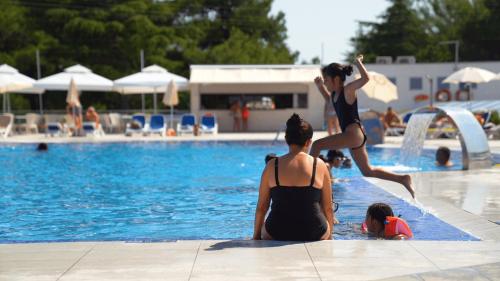 bazen, Easyatent Camping Porto Sole in Petalon