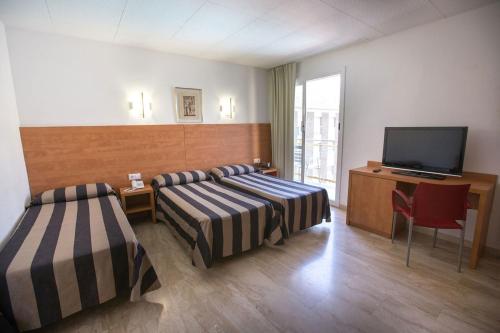 Standard Triple Room with Street View (2 Adults + 1 Child)