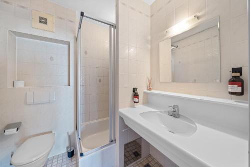 Double Room image 9