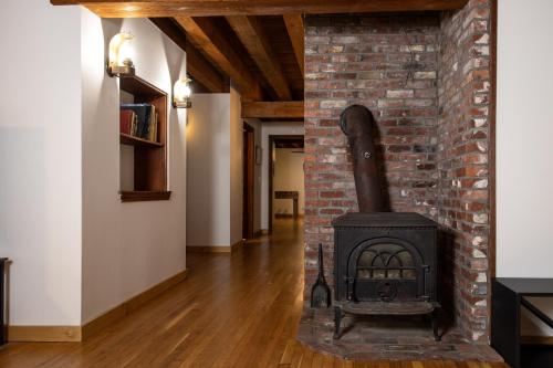 earthship forest exile in Peterborough (NH)