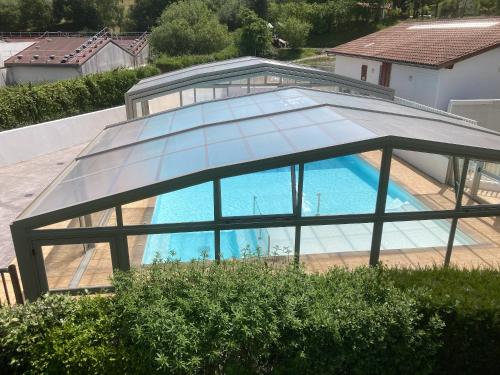 Chalet de 3 chambres avec piscine partagee jardin amenage et wifi a Hasparren