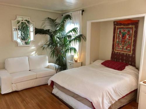 Echo Park Home with Yard Your Private Oasis in the Heart of LA!, Los Angeles