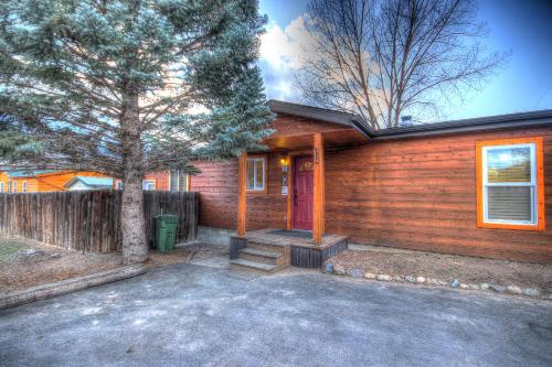 Yellowstone Street River House