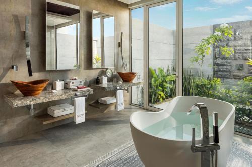 room detail thumbnail 2