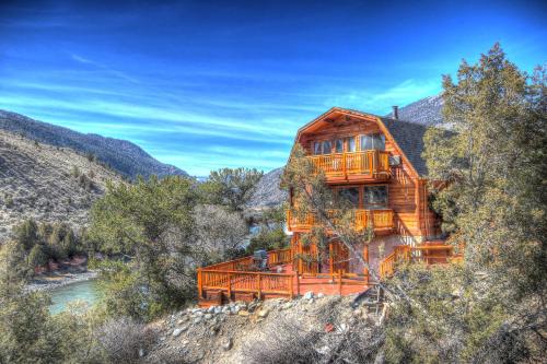 Premier Yellowstone River Home