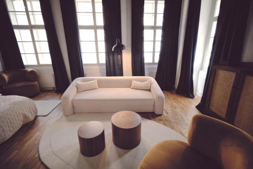 Deluxe King Room image 4