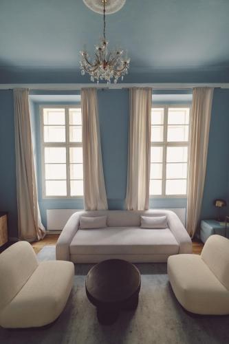 Deluxe Junior Suite image 9